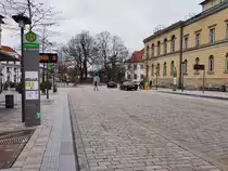 Blick auf die Haltestellen Theaterplatz C und Theaterplatz D.
Aufgenommen am 20.3.2016