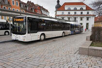 MAN Lion's City (Nr. 145) der SÜC, unterwegs als Linie 2 (Wüstenahorn - Unterlauter). Dahinter steht ein weiterer MAN-Bus der SÜC mit der Nummer 115.
Aufgenommen am 21.3.2016 bei der Haltestelle Theaterplatz.