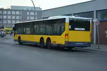 Am 31.10.2015 fährt B-V 1709 auf der Linie 249. Aufgenommen wurde ein Mercedes Benz Citaro L / Berlin Zoologischer Garten, Hertzallee.
