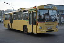  25 Jahre Linie 100  und deswegen sind einige Historische Busse unterwegs zwischen Berlin Zoologischer Garten und Berlin Alexanderplatz. Hier zu sehen ist ein Büssing E2H 71 (BS 110 SL) (B-BZ 1957H). Aufgenommen am Bahnhof Berlin Zoologischer Garten / Hertzallee / 31.10.2015.
