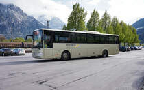 Mercedes-Benz Integro von POSTBUS, am 28.4.2016, beim Wenden nahe des Bahnhofs Lienz.