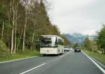 Mercedes-Benz Integro von POSTBUS unterwegs als SEV-Kurs 735 (Villach Hbf (Busbahnhof) - Lienz Bahnhof), am 28.4.2016 zwischen Nikolsdorf und Dölsach.
Dieser Bus ist der Ersatz für den D 735 und hält zwischen Villach und Lienz somit nur in Greifenburg-Weißensee und Oberdrauburg. Der Halt Spittal-Millstättersee in dem der D 735 normalerweise anhalten würde, kann jedoch vom SEV nicht bedient werden.