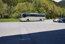 Temsa Safari von POSTBUS, unterwegs als SEV-Kurs 14223 (Greifenburg-Weißensee Bahnhof - Lienz Bahnhof), am 22.4.2016 nach einer Wende bei der Haltestelle Oberdrauburg Bahnhof.
