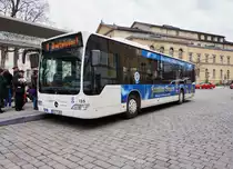 Mercedes-Benz O 530 II (Nr. 135) der SÜC, unterwegs als Linie 1 (Niederfüllbach - Bertelsdorf Wendeplatz), am 21.3.2016 bei der Haltestelle Theaterplatz.
