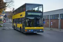  25 Jahre Linie 100  und deswegen sind einige Historische Busse unterwegs zwischen Berlin Zoologischer Garten und Berlin Alexanderplatz. Hier zu sehen ist ein MAN DN 95 (ND 202) (B-W 3045). Aufgenommen am Bahnhof Berlin Zoologischer Garten / Hertzallee / 31.10.2015.

