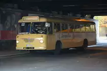  25 Jahre Linie 100  und deswegen sind einige Historische Busse unterwegs zwischen Berlin Zoologischer Garten und Berlin Alexanderplatz. Hier zu sehen ist ein Büssing E2U 62S (Präsident 14R) (B-DV 237H). Aufgenommen am Bahnhof Berlin Zoologischer Garten / Hertzallee / 31.10.2015.
