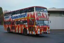  25 Jahre Linie 100  und deswegen sind einige Historische Busse unterwegs zwischen Berlin Zoologischer Garten und Berlin Alexanderplatz. Hier zu sehen ist ein Büssing DE 71 (B-Z 2329H). Aufgenommen am Bahnhof Berlin Zoologischer Garten / Hertzallee / 31.10.2015.
