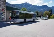Mercedes – Kutsenits Hydra der OGV, unterwegs auf der Kfl. 5021 als Kurs 33 (Kleblach-Lind Bahnhst - Oberdrauburg Bahnhof), am 4.5.2016 bei der Haltestelle Oberdrauburg Bahnhof.
In Kürze macht sich der Bus dann wieder als Kurs 12, nach Greifenburg Gemeindeamt, auf den Rückweg.