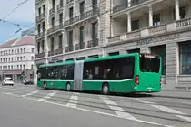 Mercedes Citaro 7014, auf der Linie 30 fährt zur Haltestelle Steinenschanze. Die Aufnahme stammt vom 30.04.2016.