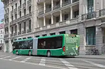 Mercedes Citaro 7019, auf der Linie 30 fährt zur Haltestelle Steinenschanze. Die Aufnahme stammt vom 30.04.2016.