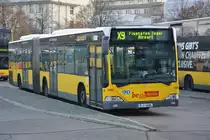 Am 31.10.2015 fährt B-V 2295 auf der Linie X9 zum Flughafen Tegel. Aufgenommen wurde ein Mercedes Benz Citaro G / Berlin Zoologischer Garten, Hertzallee.
