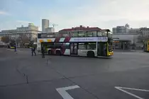 Am 31.10.2015 fährt B-V 3349 auf der Linie 245 zum Hauptbahnhof in Berlin. Aufgenommen wurde ein MAN Lion's City DD / Berlin Zoologischer Garten, Hertzallee.
