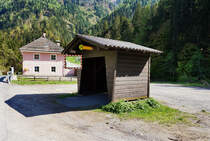 Bushaltestelle Stockenboi Gh Ladstätter, die heutige Endhaltestelle der Kfl. 5160.
Aufgenommen am 5.5.2016