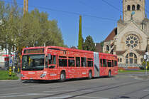 Mercedes Citaro 7050, mit der Vollwerbung für easy Jet, fährt zur Endhaltestelle der Linie 50 am Bahnhof SBB. Die Aufnahme stammt vom 05.05.2016.