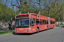 Mercedes Citaro 7050, mit der Vollwerbung für easy Jet, verlässt die Haltestelle der Linie 50 beim Kannenfeldplatz. Die Aufnahme stammt vom 06.05.2016.