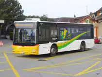 Postauto - MAN Lion`s Ciyt  VD 2607 bei den Bushaltestellen neben dem Bahnhof in Rolle am 03.05.2016
