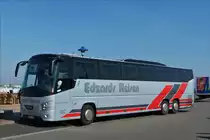 . Am F�hranleger in Neuharlingersiel wartet dieser VDL Futura auf die R�ckkehr seiner Reisegruppe.  07.05.2016