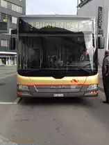 MAN der STI mit Vollwerbung für 750 Jahre Thun, am 16.3.2014 beim Bhf Thun.