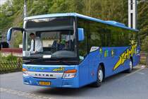 . VS 4028, Setra S 415 UL von Busreisen Schmit,  im Einsatz als SEV auf der Strecke Kautenbach Ettelbrck, hier am Bahnhof in Kautenbach.  14.05.2016