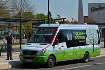 . Mercees Benz Sprinter aufgenommen an der Bushalttestelle am Bahnhof in Emden.  06.05.2016