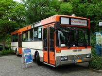 Ein Mercedes Benz O405 der mal in Frankfurt gefahren ist am 16.05.16 in Königstein beim Bahnhofsfest 