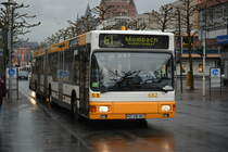 Am 04.12.2015 fährt MZ-SW 682 auf der Linie 61 durch die Innenstadt von Mainz. Aufgenommen wurde ein MAN Niederflurbus der 1. Generation.
