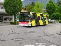Citaro mit Vollwerbung für Basler Versicherungen, am 12.5.2013 beim Bhf Süd.