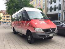 Sprinter Kleinbus der BGU, am 18.5.2016 beim Postplatz parkiert.