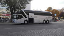 Neoplan N5217 SHDC am 04.11.2014 in Dresden am Hauptbahnhof