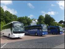 MAN Lion's Coach von Haller aus Deutschland und Mercedes Tourismo von Bustouristik Kapser aus Deutschland und Mercedes Travego von Anker aus Deutschland im Stadthafen Sassnitz am 01.06.2014