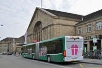 Mercedes Citaro 7001, auf der Linie 30, wartet an der Endstation am Badischen Bahnhof. Die Aufnahme stammt vom 17.05.2016.