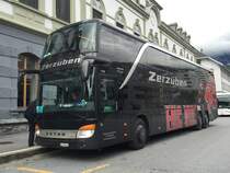 Setra 431 DT Teamcar des EHC Visp, am 23.5.2016 beim Bhf Brig.