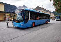 MAN Lion's Regio von HPV, unterwegs als Kfl. 5002 (Lienz Bahnhof - Heiligenblut Hotel Heiligenblut), am 20.5.2016 bei der Haltestelle Lienz Bahnhof.