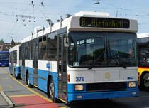 VBL: Anhängerzug auf der Linie 8 Hirtenhof beim Passieren der Seebrücke Luzern am 21. Mai 2016.
Foto: Walter Ruetgsch
