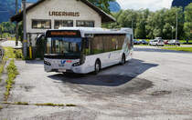 Ein VDL Citea der OGV unterwegs auf der Kfl. 5052 (Oberdrauburg Bahnhof - Würmlach), am 25.5.2016, geparkt nahe der Haltestelle Oberdrauburg Bahnhof.