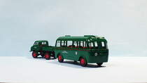 3593 + 3597 Unimog 411 mit Busanhänger Orion, grün, 1:87, Brekina 39007, Foto vom 18.2.2016