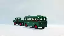 3593 + 3597 Unimog 411 mit Busanhänger Orion, grün, 1:87, Brekina 39007, Foto vom 18.2.2016