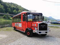 An der Fährstelle Bad Schandau Stadt stand am 21. Mai 2016 ein  Historischer  MAN als Bastei-Kraxler