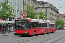 NAW Trolleybus 10, auf der Linie 12, beim Bubenbergplatz. Die Aufnahme stammt vom 09.05.2016.