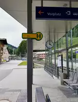 Bushaltestelle Lend Bahnhof, am 17.5.2016.