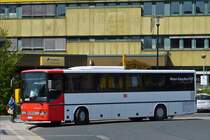 . Setra S 315 UL legt am 06.05.2015 beim Bahnhof in Emden eine kurze Pause ein.