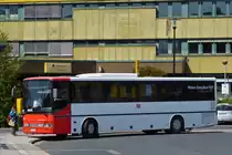 . Setra S 315 UL legt am 06.05.2015 beim Bahnhof in Emden eine kurze Pause ein.