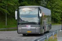 . Am Bahnhof in Wiltz wartet dieser VanHool T 915 aus den Niederlanden auf seine Fahrg�ste. 27.05.2016