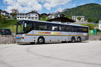 SETRA S 317 UL von DolomitiBus, am 21.5.2016 nahe der Haltestelle Calalzo FS.
