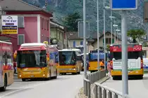 PostAutos beim Bhf Biasca für den Gottardo Publikumsanlass am 4.6.2016.