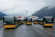 Von jeder Marke etwas dabei, beim Busplatz in Rynächt am 5.6.2016.