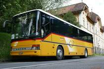 Setra beim warten in der Schlange bis sie Leute aufnehmen kann in Erstfeld am 5.6.2016.