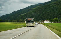 Mercedes-Benz Integro von POSTBUS unterwegs auf der Kfl. 5108 / 5002 (Spittal-Millstättersee Bf/Bbf - Winklern i. M. Busterminal - Heiligenblut Hotel Heiligenblut), am 5.6.2016 nahe Penk. 