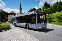 Mercedes – Kutsenits Hydra der OGV, unterwegs auf der Kfl. 5021 als Kurs 11 (Oberdrauburg Bahnhof - Gerlamoos), am 10.6.2016 nahe der Haltestelle Berg im Drautal Mehrzweckhaus. Normalerweise wird der Kurs ja von einem SETRA S 415 NF von Siebler Reisen bedient, doch aufgrund eines Gerüsts, an einem Haus in Irschen, ist dort mit diesem kein durchkommen. Mit dem 30cm schmäleren Kutsenits geht es sich aber grad un grad aus.