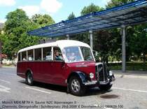 Zum Kappler Straenbahnfest 2008 wurden mit diesem Bus kleine Stadtrundfahrten durchgefhrt, hier bei der Vorbeifahrt am Schillerplatz / Busbahnhof 